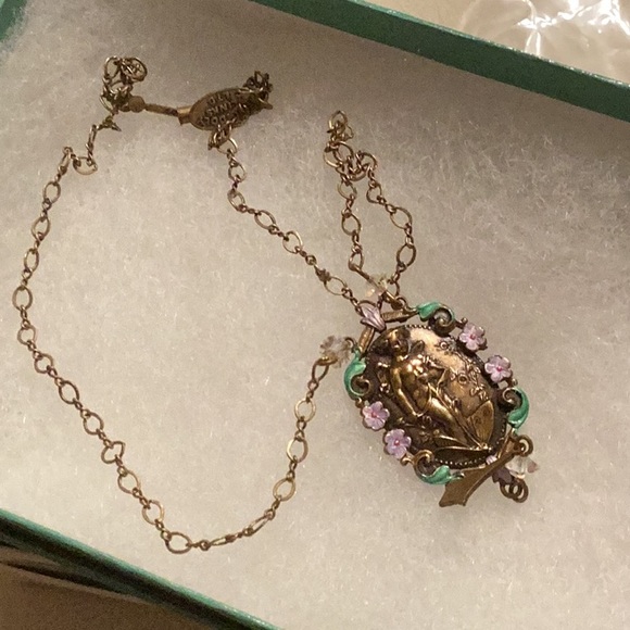 My mother’s jewelry treasures! Let’s find these vintage beauties a new home EUC - Picture 4 of 5